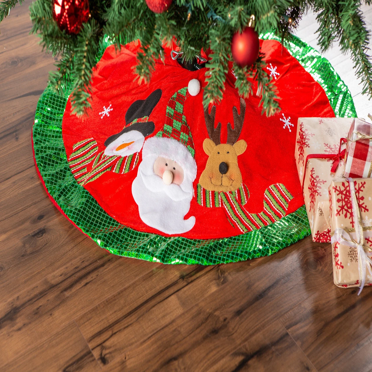 42" Red And Green Christmas Themed Round Tree Skirt 4 42" Red And Green Christmas Themed Round Tree Skirt - Image 2