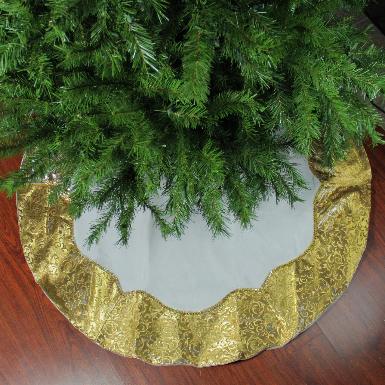 48" White And Gold Two Toned Flourish Christmas Tree Skirt 4 48" White And Gold Two Toned Flourish Christmas Tree Skirt - Image 2