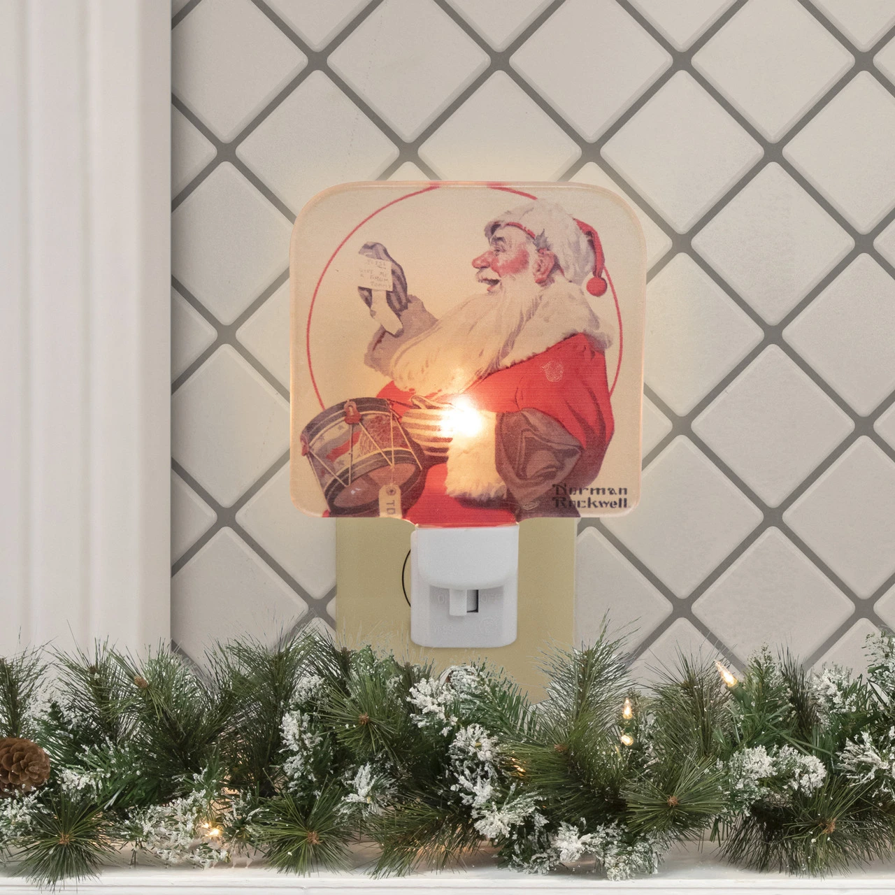 6" Norman Rockwell 'A Drum For Tommy' Glass Christmas Night Light 4 6" Norman Rockwell 'A Drum For Tommy' Glass Christmas Night Light - Image 2
